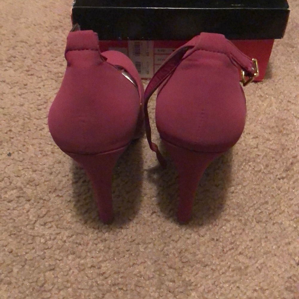 Shoes - Picture 3 of 4